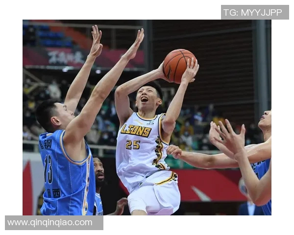 CBA激战广厦对阵四川双方全力争胜精彩瞬间回顾